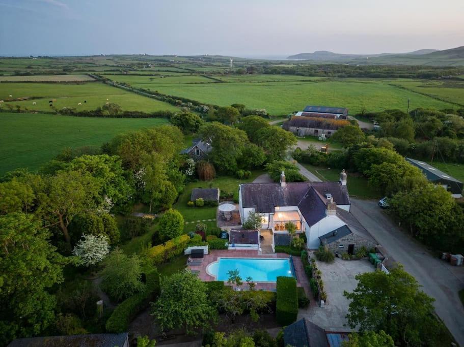 Plas Newydd With Swimming Pool, Fire Pit, And Log Fires Villa Rhiw Exteriör bild