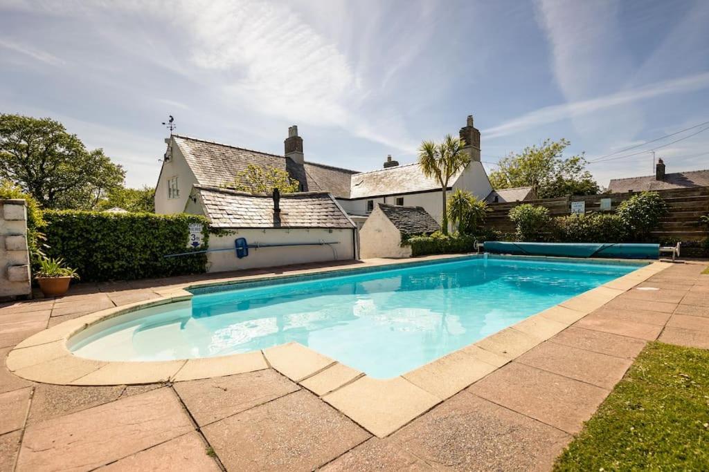 Plas Newydd With Swimming Pool, Fire Pit, And Log Fires Villa Rhiw Exteriör bild