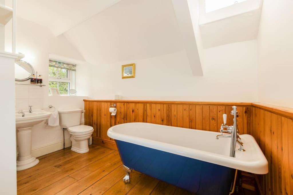 Plas Newydd With Swimming Pool, Fire Pit, And Log Fires Villa Rhiw Exteriör bild