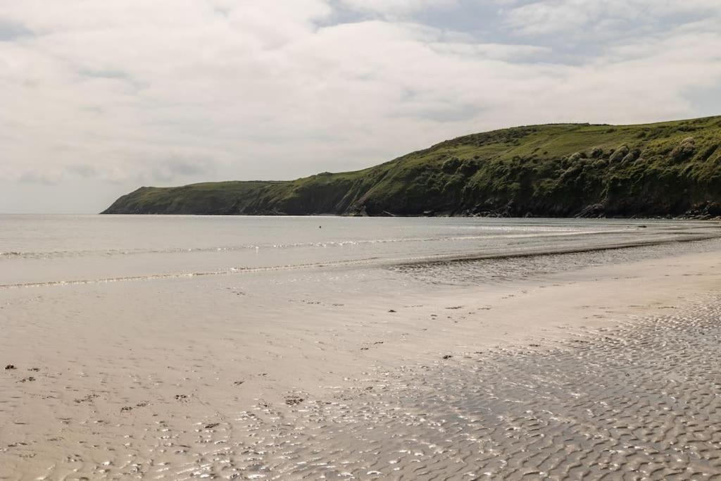 Plas Newydd With Swimming Pool, Fire Pit, And Log Fires Villa Rhiw Exteriör bild