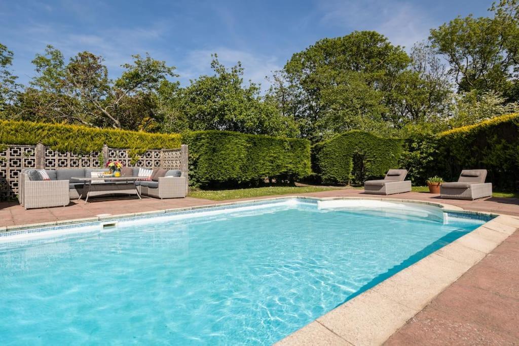 Plas Newydd With Swimming Pool, Fire Pit, And Log Fires Villa Rhiw Exteriör bild