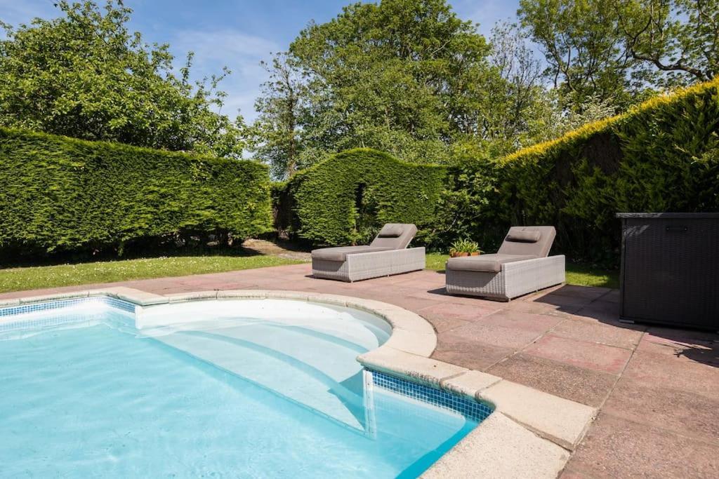 Plas Newydd With Swimming Pool, Fire Pit, And Log Fires Villa Rhiw Exteriör bild