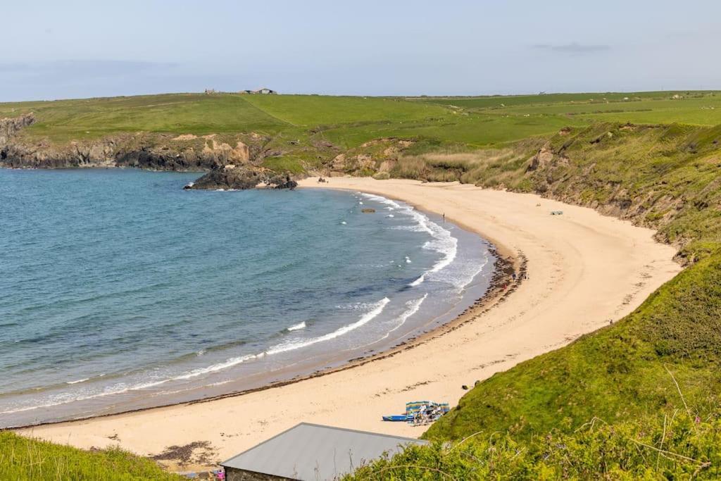 Plas Newydd With Swimming Pool, Fire Pit, And Log Fires Villa Rhiw Exteriör bild