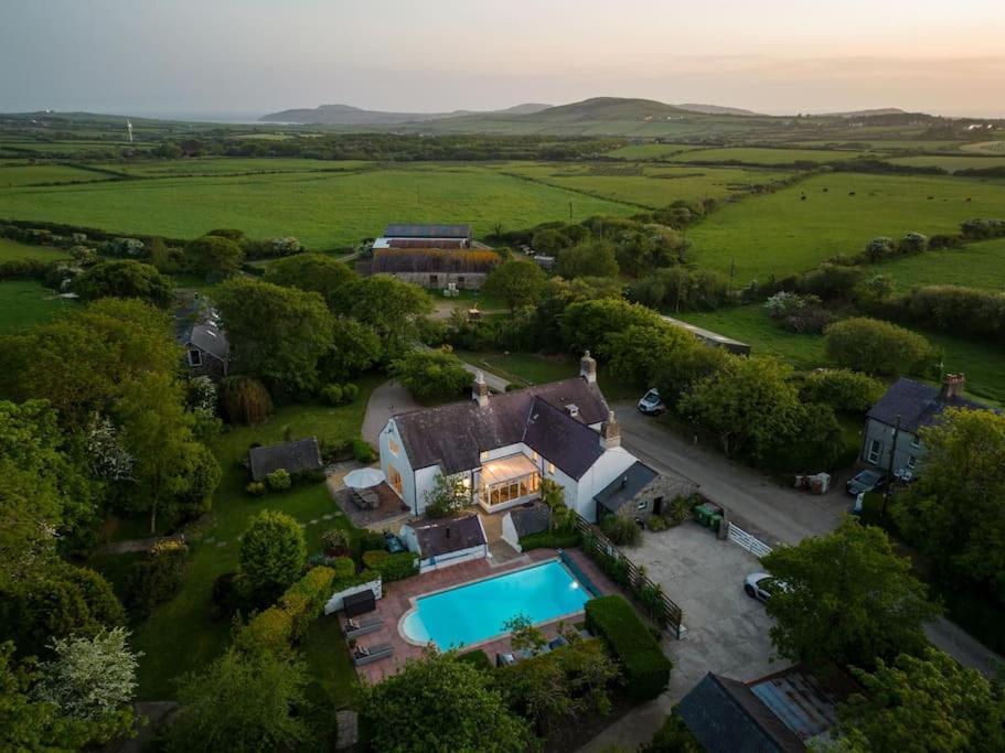 Plas Newydd With Swimming Pool, Fire Pit, And Log Fires Villa Rhiw Exteriör bild